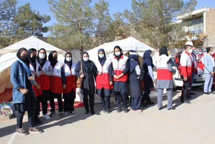 برگزاری مانور عملیاتی آمادگی در برابر زلزله در هنرستان دخترانه شهر دستگرد