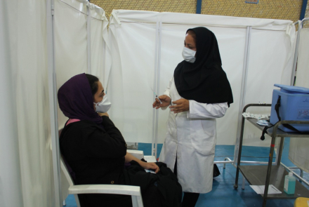 واکسیناسیون عمومی علیه بیماری کرونا ر سالن ورزشی امام حسن عسگری (ع) حبیب آباد